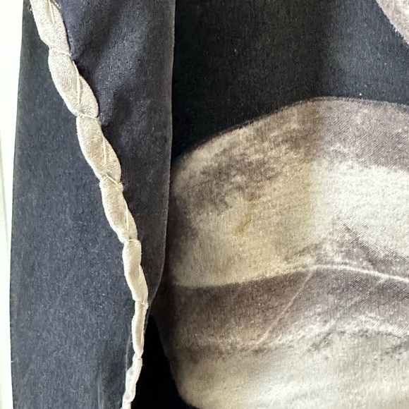 Vintage Pure Soie (silk) Made in Italy Elegant Black and Gray Leaf Print Scarf - Picture 6 of 7